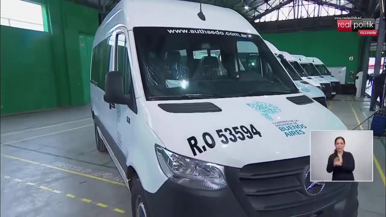 Kicillof y Mario Secco entregaron camionetas a escuelas de educación especial de la provincia