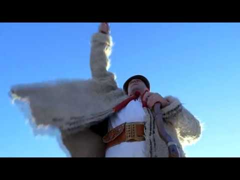 Deň s výrobcom pastierskych bičov (skrátený klip)