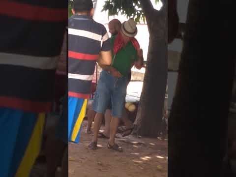 Brincando com o jambolo