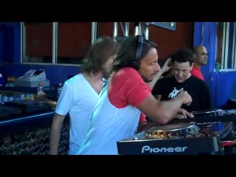 BOB SINCLAR plays FUCKIN DOWN (Wmc Miami 2010)