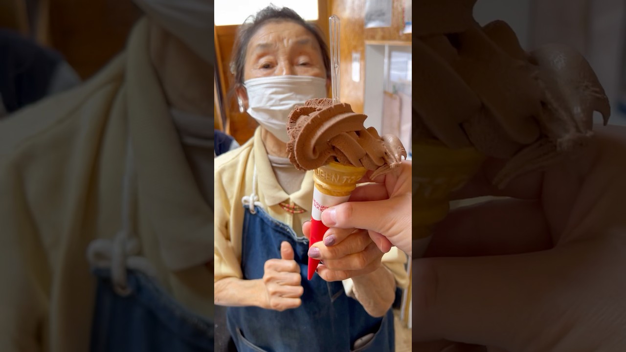80代の看板娘・マサコおばあちゃんが巻く芸術的ソフトクリーム。#japanesefood #三重グルメ