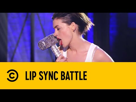 Anne Hathaway's "Wrecking Ball" | Lip Sync Battle