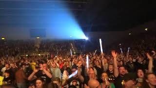 David Hasselhoff Hamburg 14th April 2018 - crowd going wild and DH extending is everybody happy