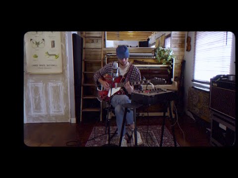 Novo Amor - Halloween (live at home)