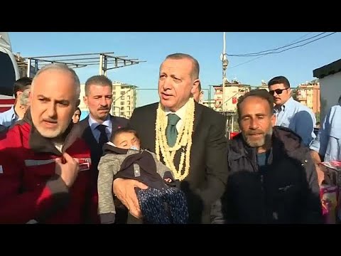 إردوغان يلتقي الرضيع السوري "كريم" بعد إجلائه من الغوطة