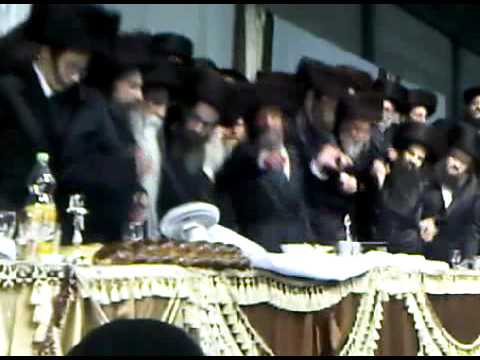 Rachmistrivke wedding - R' Avrohom Slonim performing!