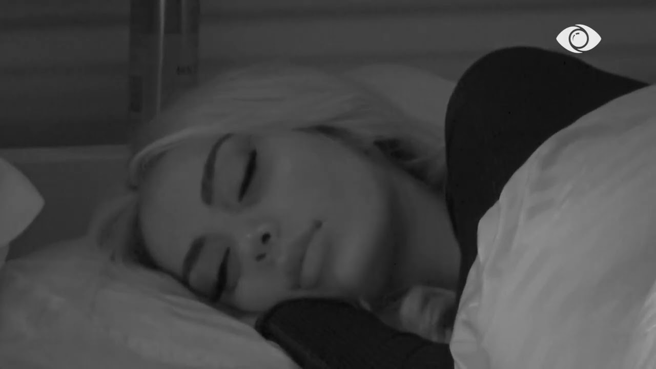 Të kapur dorë për dore, Brikena dhe Mateo qëndrojnë së bashku