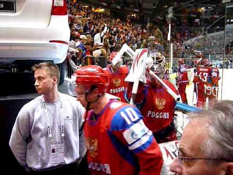 Eishockey WM 2010 Russland - Deutschland  3:2  (Russische Spieler ganz Nah)