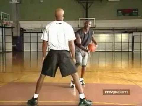 Michael Jordan teaches how to use triple threat    🏀
