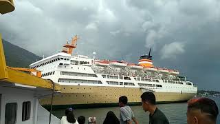 preview picture of video 'Pelabuhan larantuka'