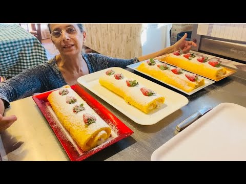 Rotolo di pan di Spagna con crema mascarpone fragole ￼e cioccolato