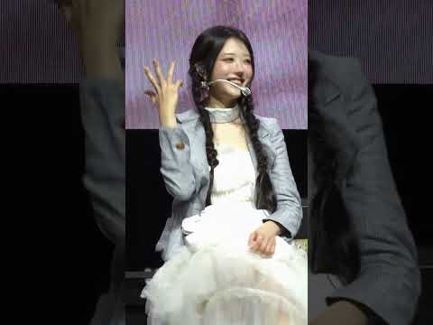 QWER 히나(hina) 직캠 fancam 260427 #QWER #CEREMONY #BadHabit #쇼케이스 #Showcase #Hina