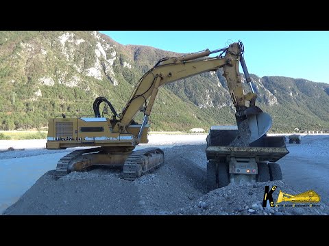 LIEBHERR 974 EXCAVATOR Digging and Loading Gravel on Dumper Perlini