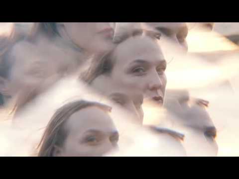 MOONICA MAC - STARK & SÅRBAR