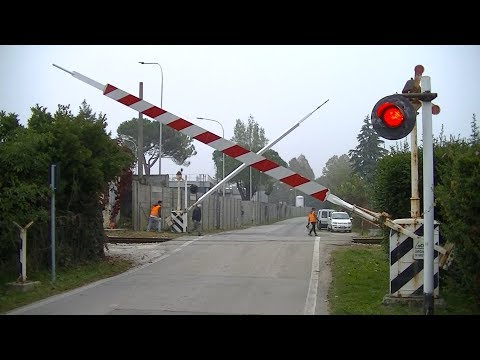 Spoorwegovergang Treviso (I) // Railroad crossing // Passaggio a livello