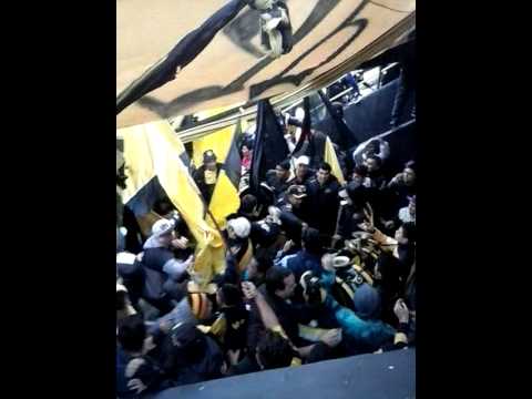 "entra la 74" Barra: Noroeste 74 &bull; Club: Olimpo