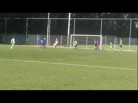 Prachtige goal E10 (Quinten) tegen Ijvv de Zwervers E4