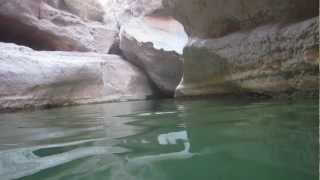 preview picture of video 'Swimming in Wadi Shab Canyon in Oman'