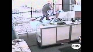 World&#39;s Wildest Police Videos: Jewelry Thieves Shot Blind