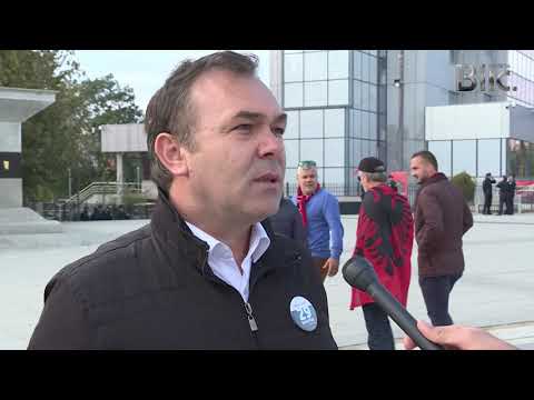 Rexhep Selimi flet menjëherë pas protestës së mbajtur në sheshin "Skëndërbeu" në Prishtinë