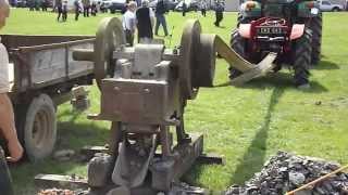 preview picture of video 'Kelso Vintage Tractor Rally, Stone Crushing'