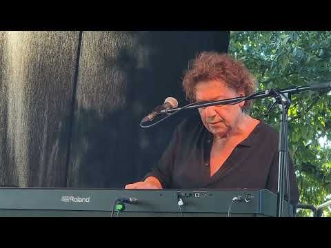 Pirosmadár Másik János