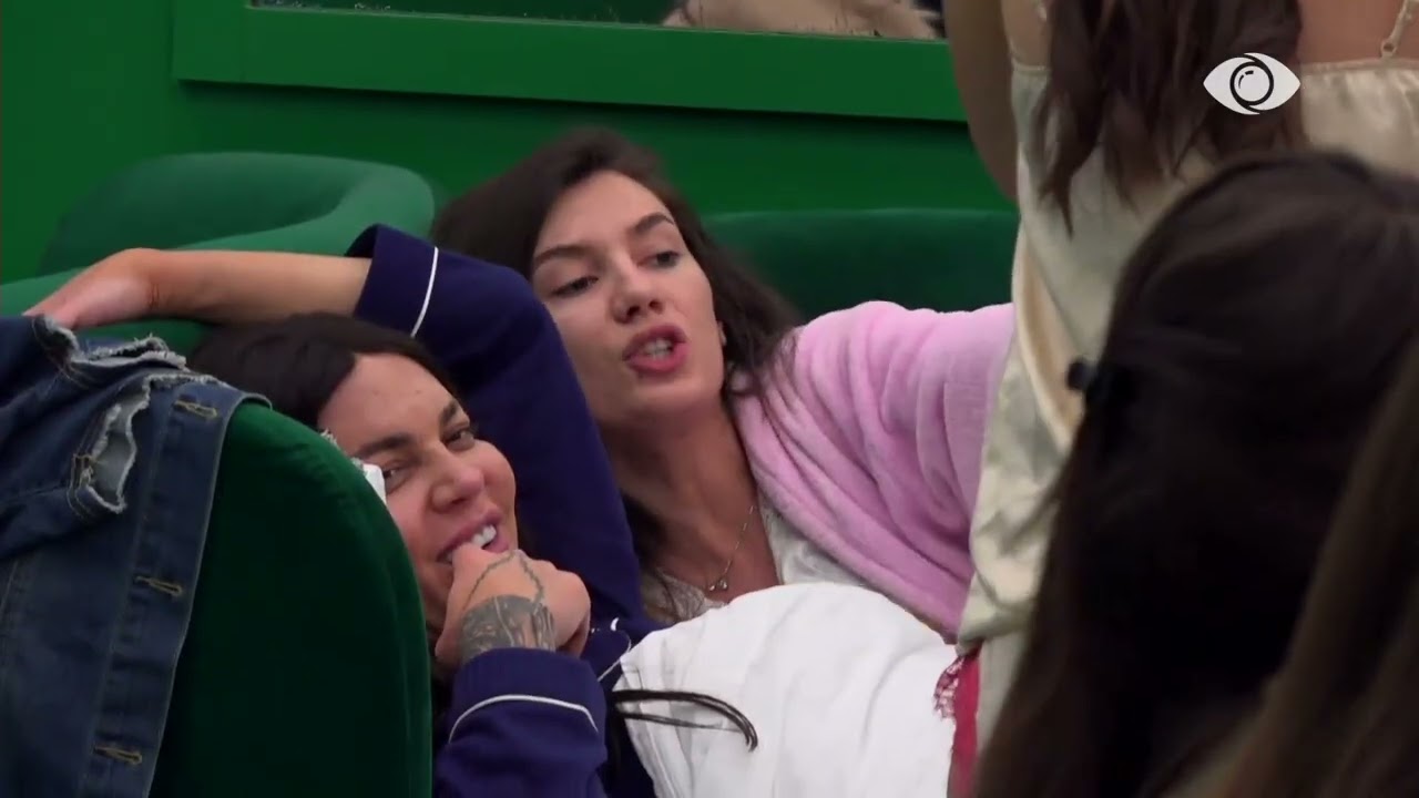 Je femër pa dinjitet, e ulët/ Debat mes Rizartës dhe Olës, banorja: Mos ma vendos gishtin në fytyrë