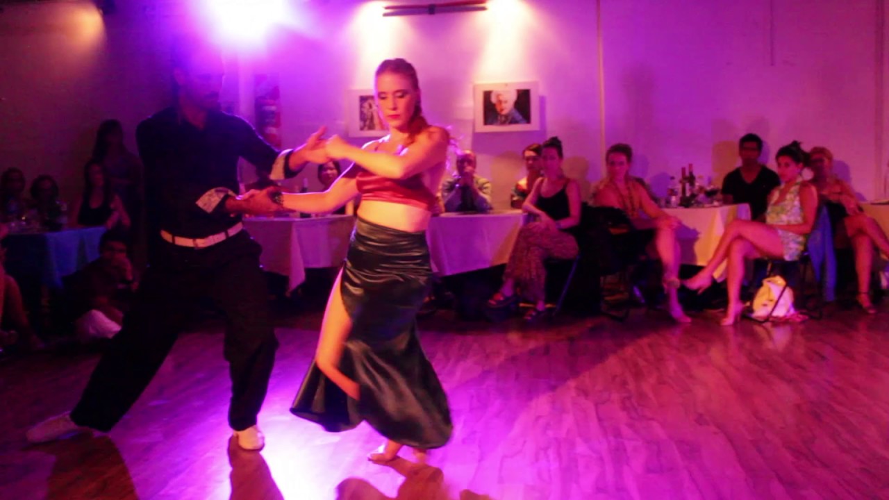 Dos Orillas Práctica de Tango. Bailan Pablo Álvarez y Melina Brufman.  27/1/2017 (3/4)