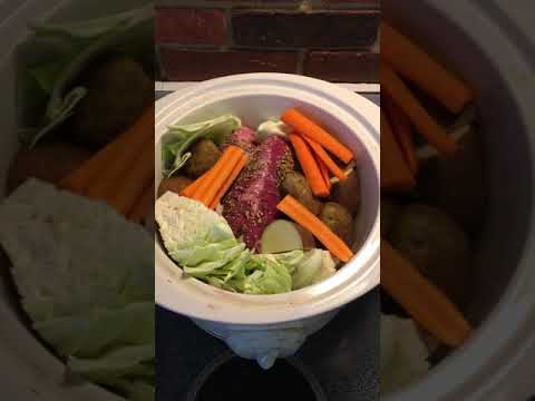 Easy Slow Cooker Corned Beef and Cabbage
