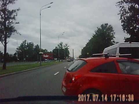 Засмотрелась в телефон и забыла, что за рулём
