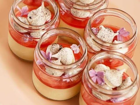 Gräddfilsparfait med rabarber och lakritsmaränger - Köket