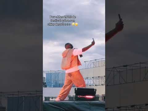 Gims est chier dessus en concert 😱