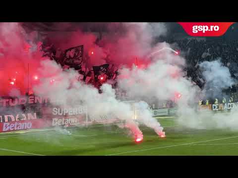 Atmosferă FABULOASĂ la CFR Cluj - U Cluj! Oaspeții au aprins sute de torțe în peluză