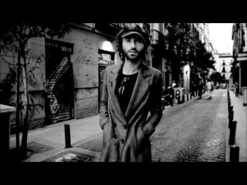 download lagu mp3 mp4 Te Comeria A Versos, download lagu Te Comeria A Versos gratis, unduh video klip Te Comeria A Versos