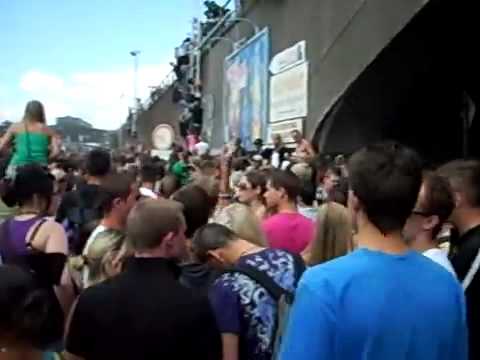 Love Parade 2010 (Massenpanik) Der Weg im tunnel ca.16.45 Uhr Part3