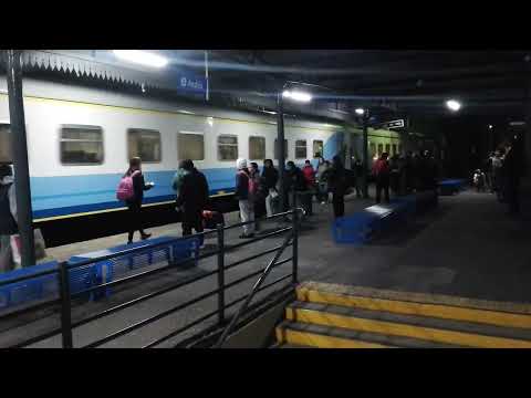 Tren 151 Once-Bragado con Materfer MTF-3300 MF105 + 9 coches CNR llegando a Haedo