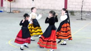 preview picture of video 'A C  La Encina  Las Agachaditas.  Festival Danzas Castrillo de la Vega 2014'