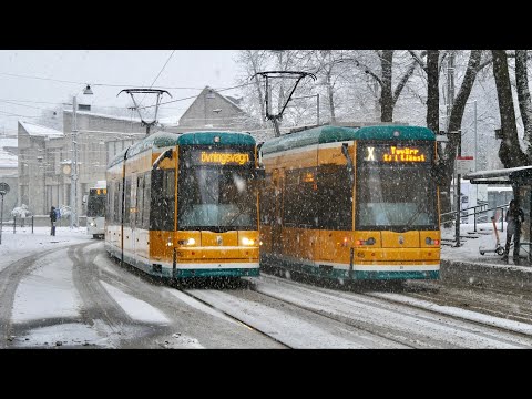 Spårvagnar i Norrköping under Snöyra / Trams in Heavy Snowfall