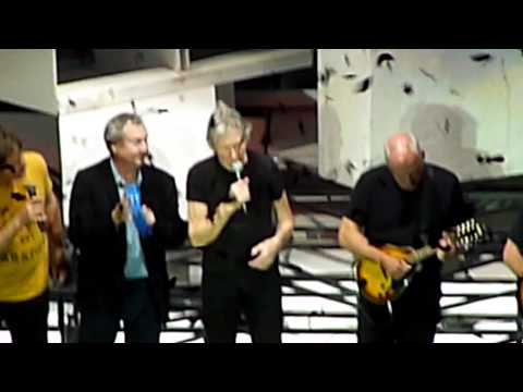 Roger Waters,Dave Gilmour & Nick Mason - Outside The Wall, Live at The O2 Arena London 12/05/2011
