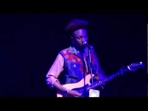 Seye Adelekan - Girls On TV - Supporting Emeli Sande - Old Fruitmarket Glasgow 10.04.2012 HD