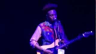 Seye Adelekan - Girls On TV - Supporting Emeli Sande - Old Fruitmarket Glasgow 10.04.2012 HD