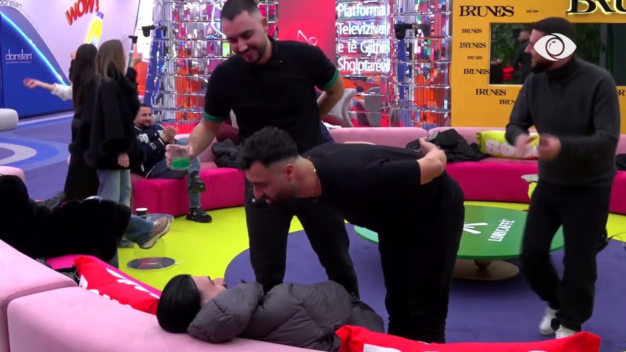 “Si më je bërë mor të marrsha të ligat…”/ Erik shkon dhe i këndon Kristit, ja reagimi i banorit