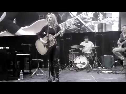 KATARÍNA KNECHTOVÁ - Vo svetle žiariacich hviezd (Live)