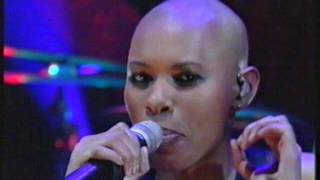 Jools Holland (1999): &quot;We Don&#39;t Need Who You Think You Are&quot; - Skunk Anansie