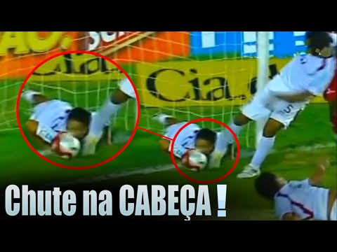 CHUTOU A CABEÇA DO COMPANHEIRO DE TIME! |As maiores BRUTALIDADES do Futebol Mundial|●BRUTAL PLAYERS●