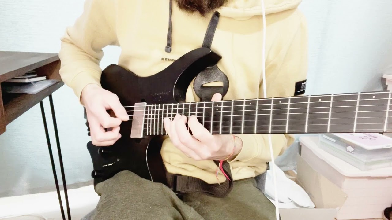 Roberto Barlocci playing the Free Bird polymeter lick on electric guitar