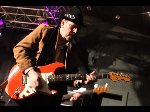 RONNIE EARL,  Complete Show;  November 2013 @ Callahan's Music Hall