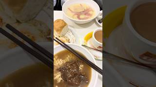 朝飯はホテル近くのこのお店一人前US$4.60はお得