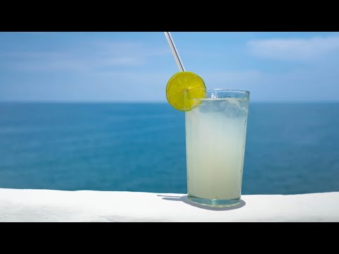 医療ビジネス薬科学科 真夏の手作りスポーツドリンクハーブバージョンを解説