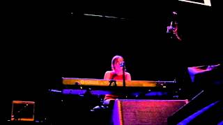 Gabrielle Aplin - Out on My Own (live)